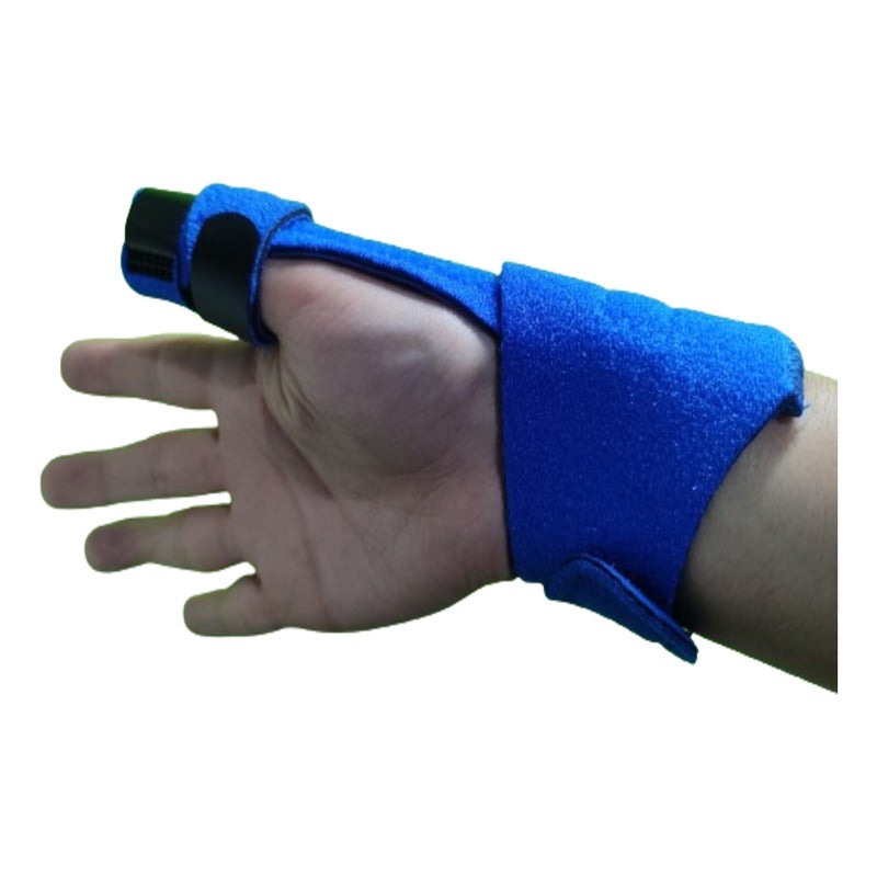  Férula inmovilizadora de pulgar azul en palma abierta mostrando soporte rígido en pulgar