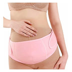 Mujer embarazada segundo trimestre usando soporte lumbar prenatal rosado talla L